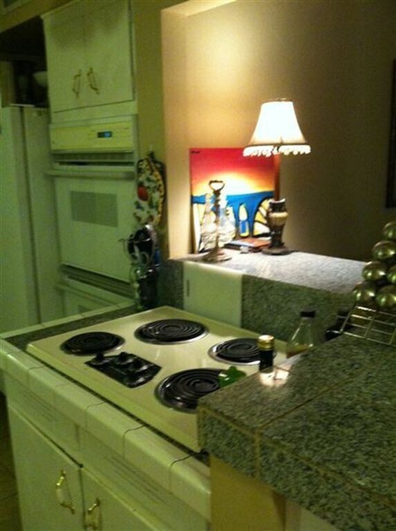 Foto del edificio - LARGE 4BR - 2BA HOUSE - NEWLY REMODEDLED CERAMIC TILE THROUGHOUT