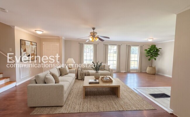 Building Photo - 3 Bed/2 Bath Home with Carport / Available Now!