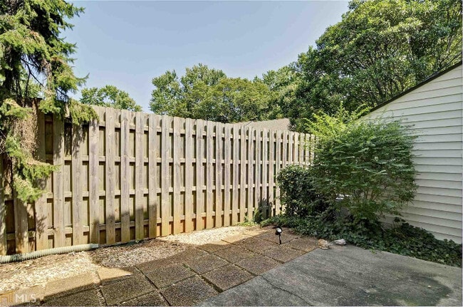 Building Photo - 278 Shaded Oaks Ln SE