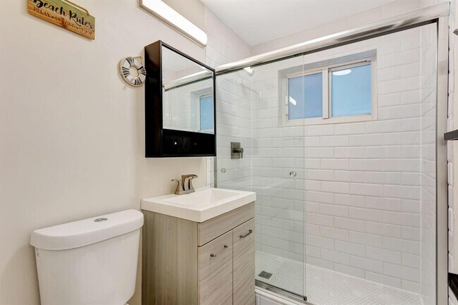 Foto del edificio - 3208 Marine Dr