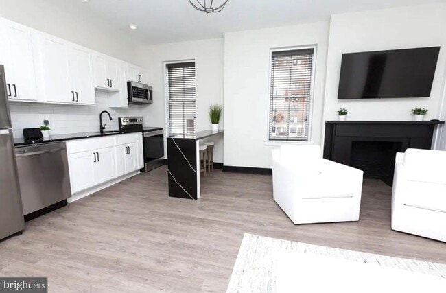 Building Photo - 930 N Calvert St