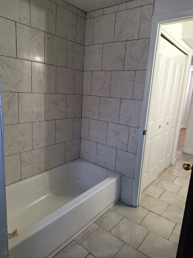 Building Photo - 1110 S Graff Cir