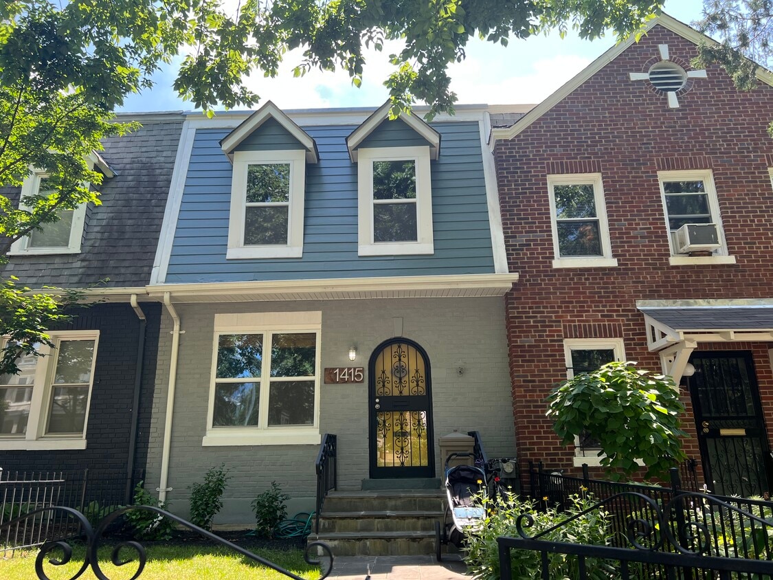 Primary Photo - 1415 Trinidad Ave NE