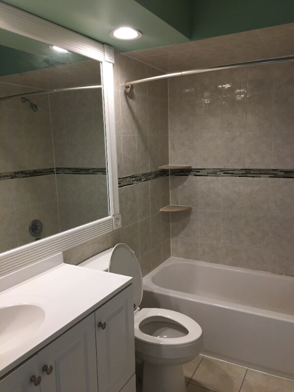 Foto del edificio - 140 Longfield Ct