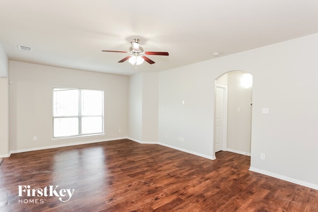 Building Photo - 927 Ranch Rd