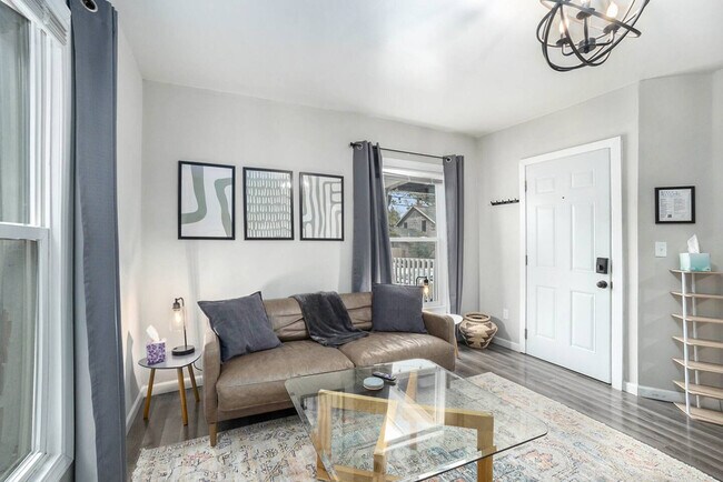 Building Photo - 415 6th St NW