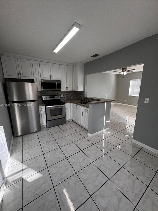 Foto del edificio - 3753 SW 26th Terrace