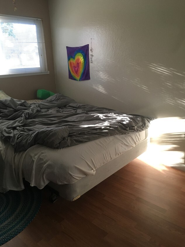 Foto principal - 337 J St