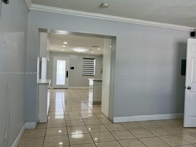 Building Photo - 4010 SW 112th Ave