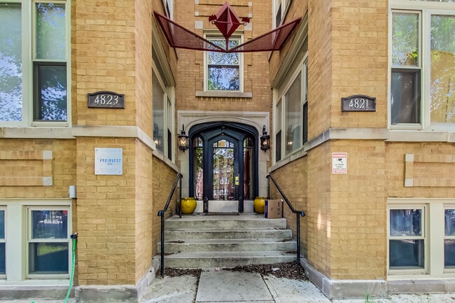 Building Photo - 4821 N Sawyer Ave