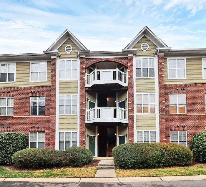 Primary Photo - Immaculate 2BD/2BA Condo in Crown View