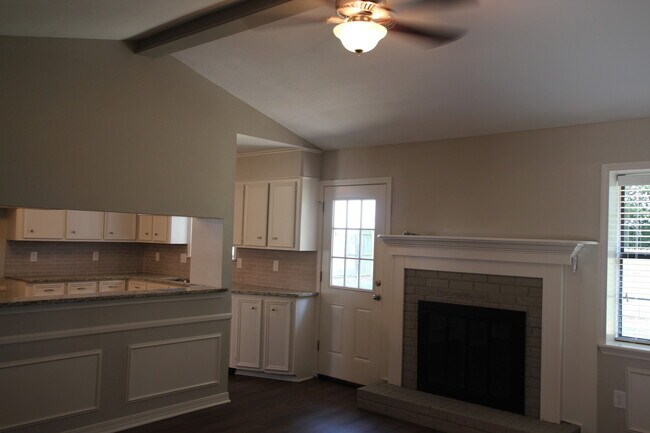 Foto del edificio - Coming Soon! 3 Bedroom 2 bathroom home in ...