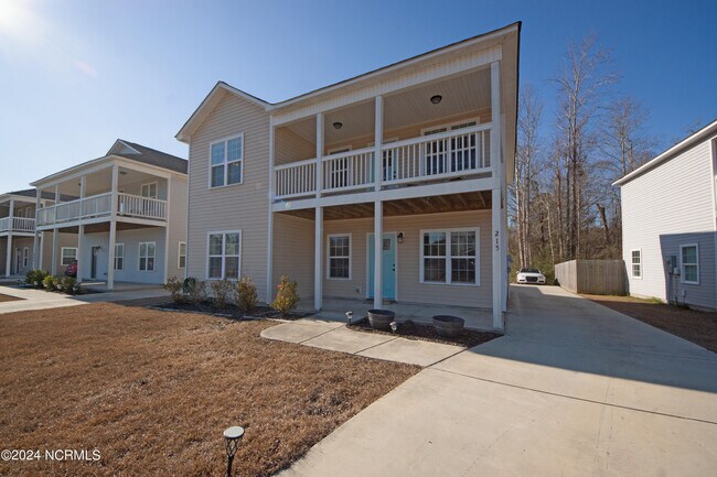 Building Photo - 215 Robert Alan Dr