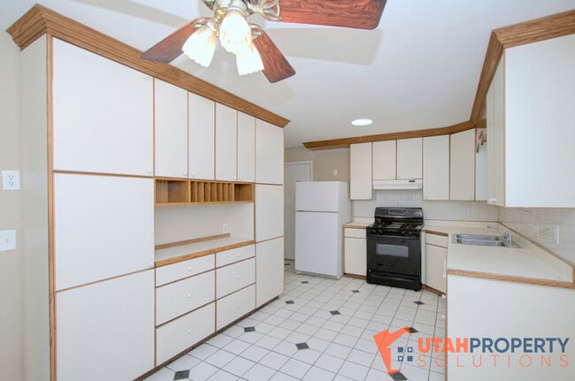 Building Photo - 5001 Heath Ave