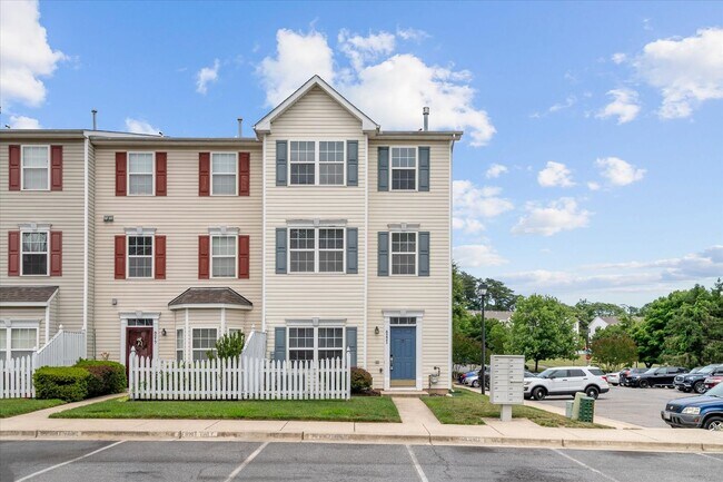 Foto del edificio - Beautiful End-Unit Townhome for Rent