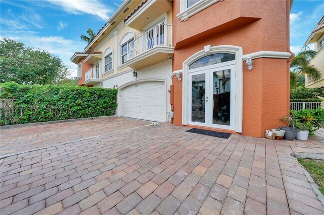 Foto del edificio - 903 NE 17th Way Unit 104