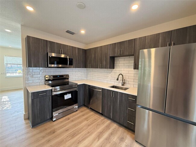 Foto del edificio - 1243 NW 25th St