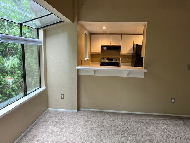 Building Photo - Condo near the beach - top floor