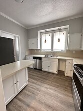 Building Photo - 208 Forest View Ct