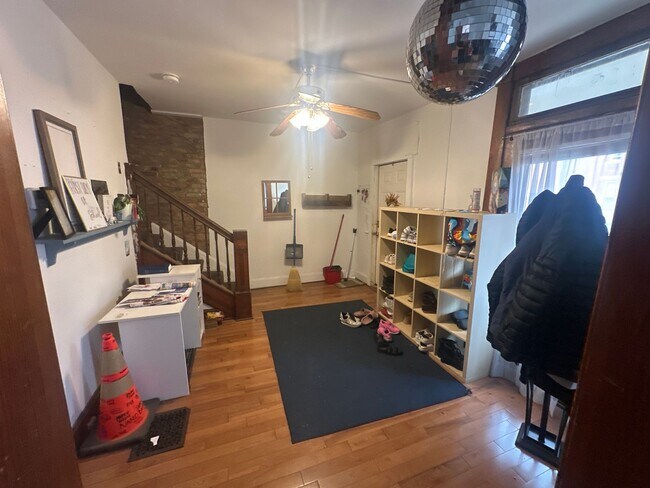 Foto del edificio - 1546 Highland St