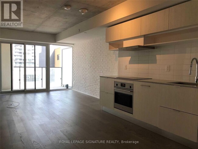 Building Photo - 5-715 Soudan Ave