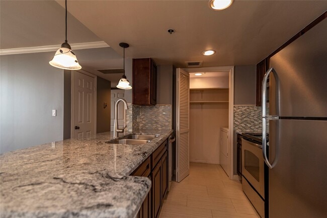 Foto del edificio - 3525 Sage Rd