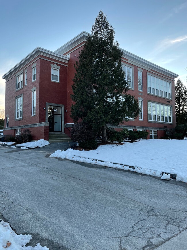 Building Photo - 366 Thacher St