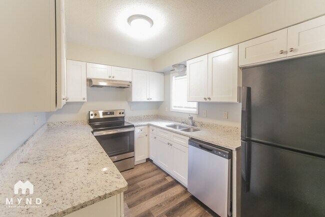 Foto del edificio - 2695 Shady Grove Dr