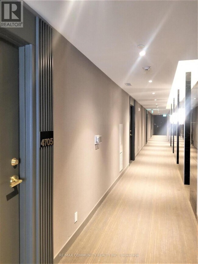 Photo du bâtiment - 898 Portage Pkwy