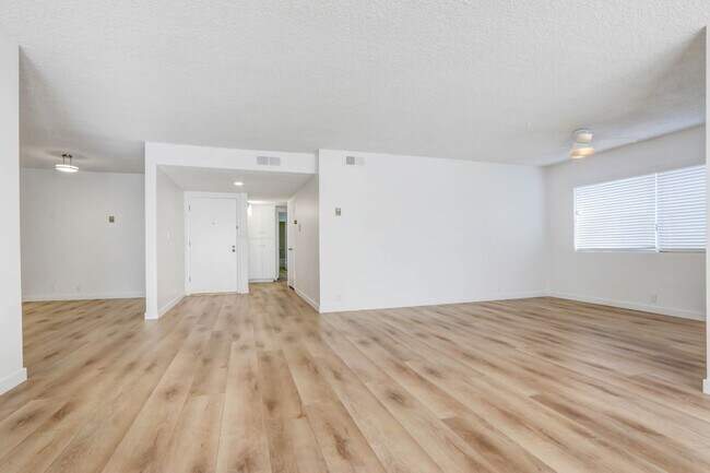 Foto del edificio - 12258 Montana Ave