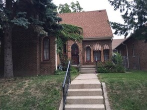 Building Photo - 3912 W Roberts St