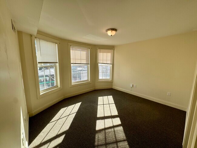 Building Photo - 163 Atwells Ave