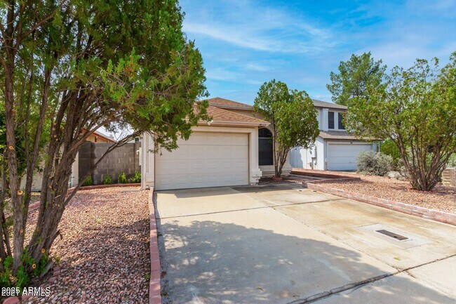 Foto del edificio - 3013 E Bluefield Ave