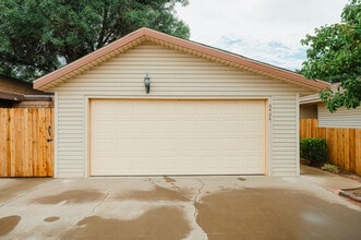 Building Photo - 6424 Amber Dr