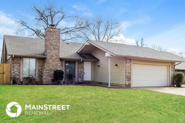 Building Photo - 300 3 Oaks Dr