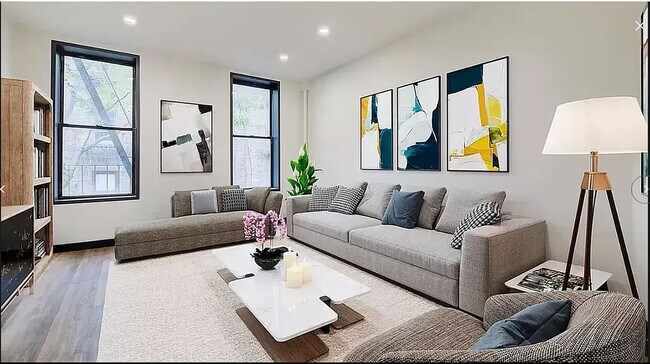 Foto del edificio - 439 W 46th St