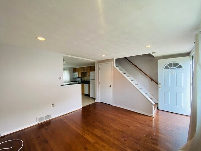 Foto del edificio - 10 Lewis Farm Rd