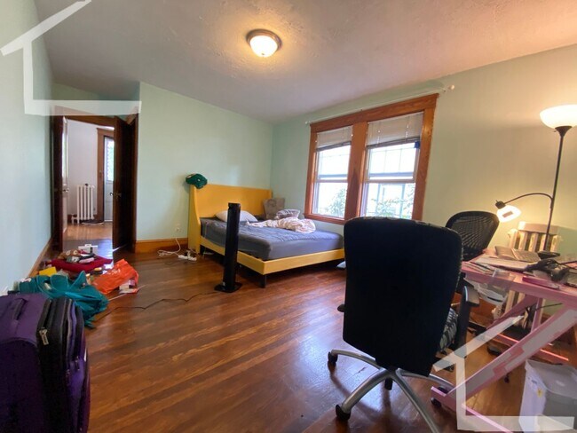 Building Photo - VERY WELL PRICED TWO BED IN BRIGHTON!!!!!