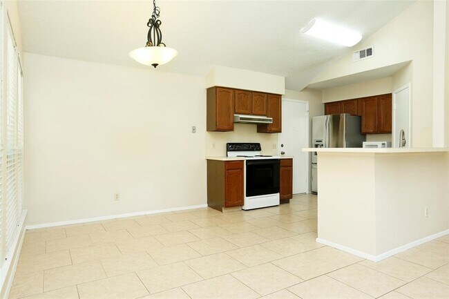 Foto del edificio - 15606 Highfield Dr