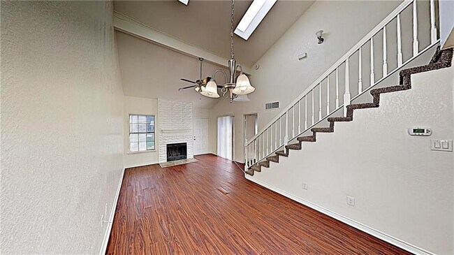 Building Photo - 2411 Overland Ln