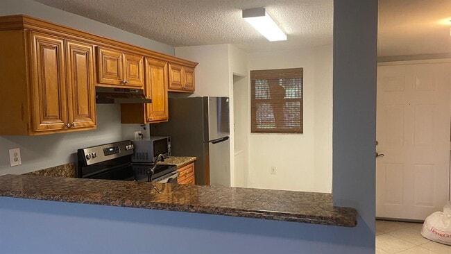 Building Photo - 9841 Nob Hill Ln