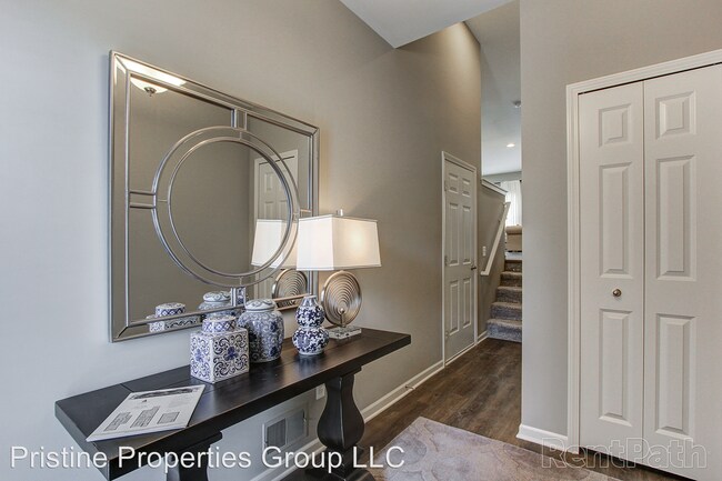 Building Photo - 4709 Club House Dr