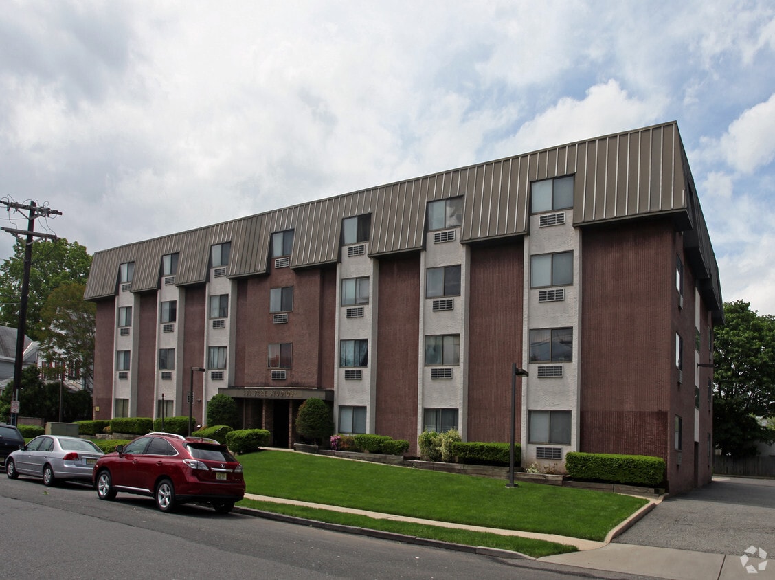 333 Park Studios Apartments in Hackensack, NJ
