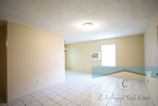 Building Photo - Comfortable 1 Bed 1 Bath Apartment - HUD accepted