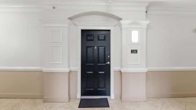 Building Photo - RENOVATED 1 BEDROOM 1 BATH CONDO IN THE COLONNADE IN KENTLANDS