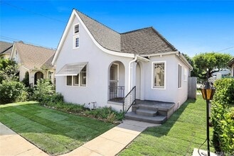 Building Photo - 2101 W Huntington Dr