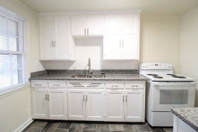 Foto del edificio - 1 Bedroom 1 Bath Duplex in Navy Hill Area in Olathe
