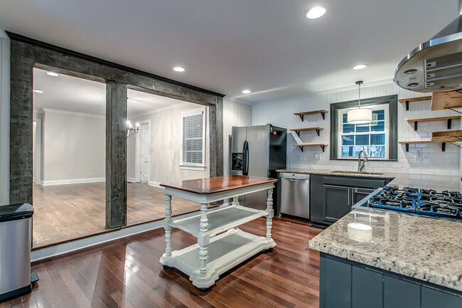 Building Photo - 308 Highland Ave