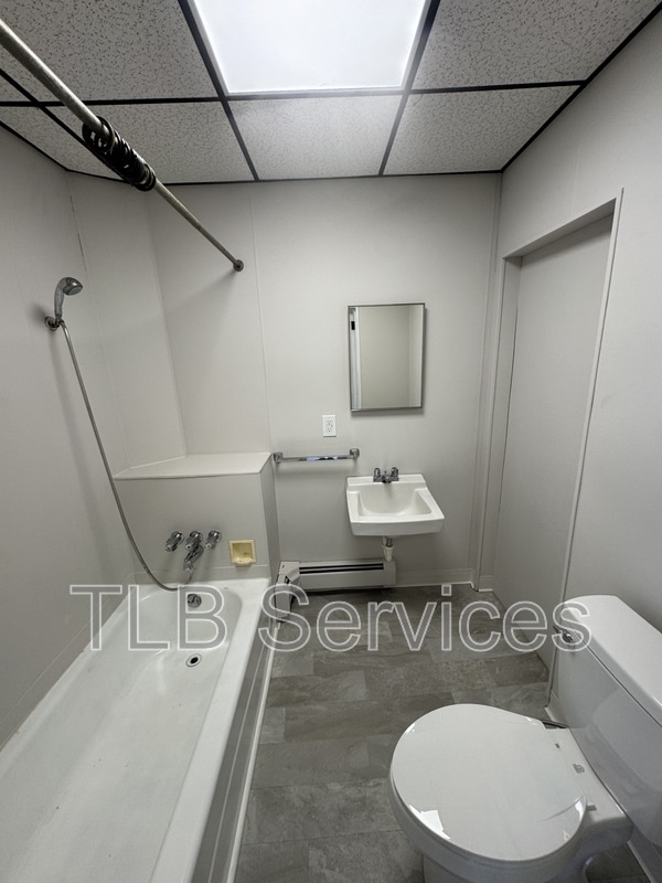 Building Photo - 139 Sand St