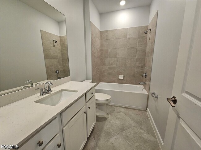 Building Photo - 20503 Hazelnut Ct S